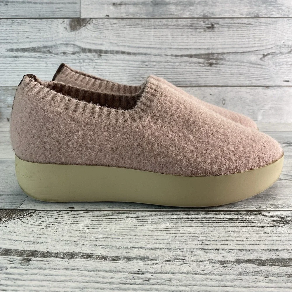Louise et Cie up sale